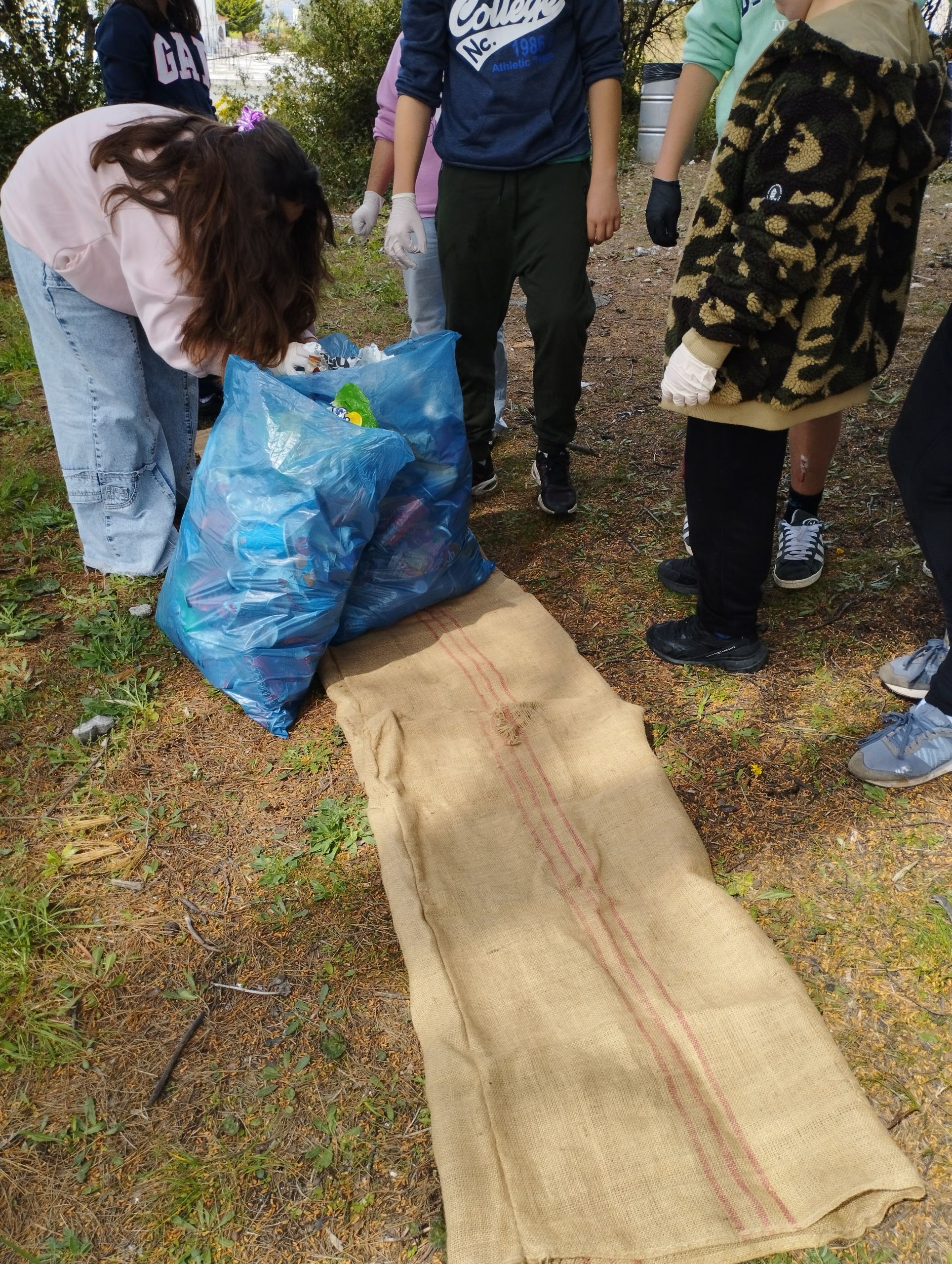voluntary-school-action-neighborhood-cleanup-from-plastic-waste